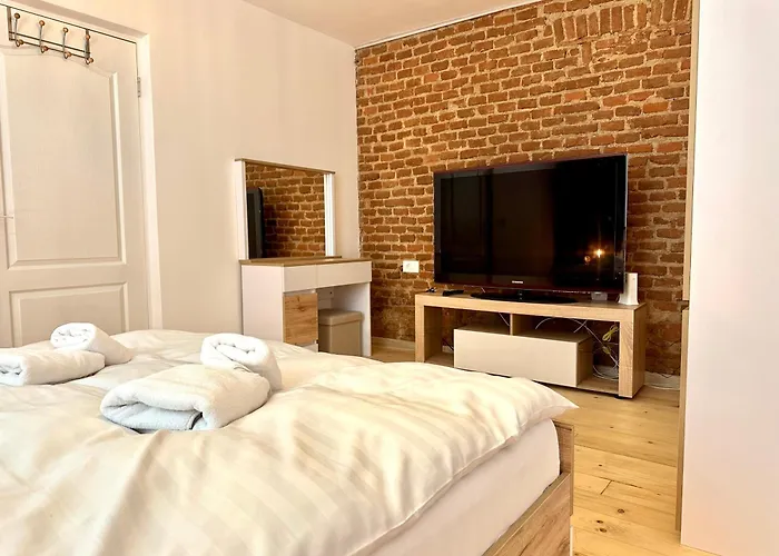 4friendscentrubrasov דירה *